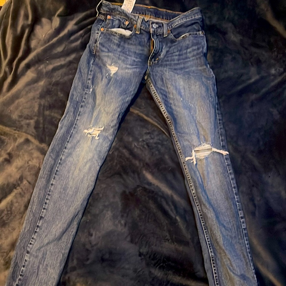 Levi 32 x 32 skinny taper blue jeans